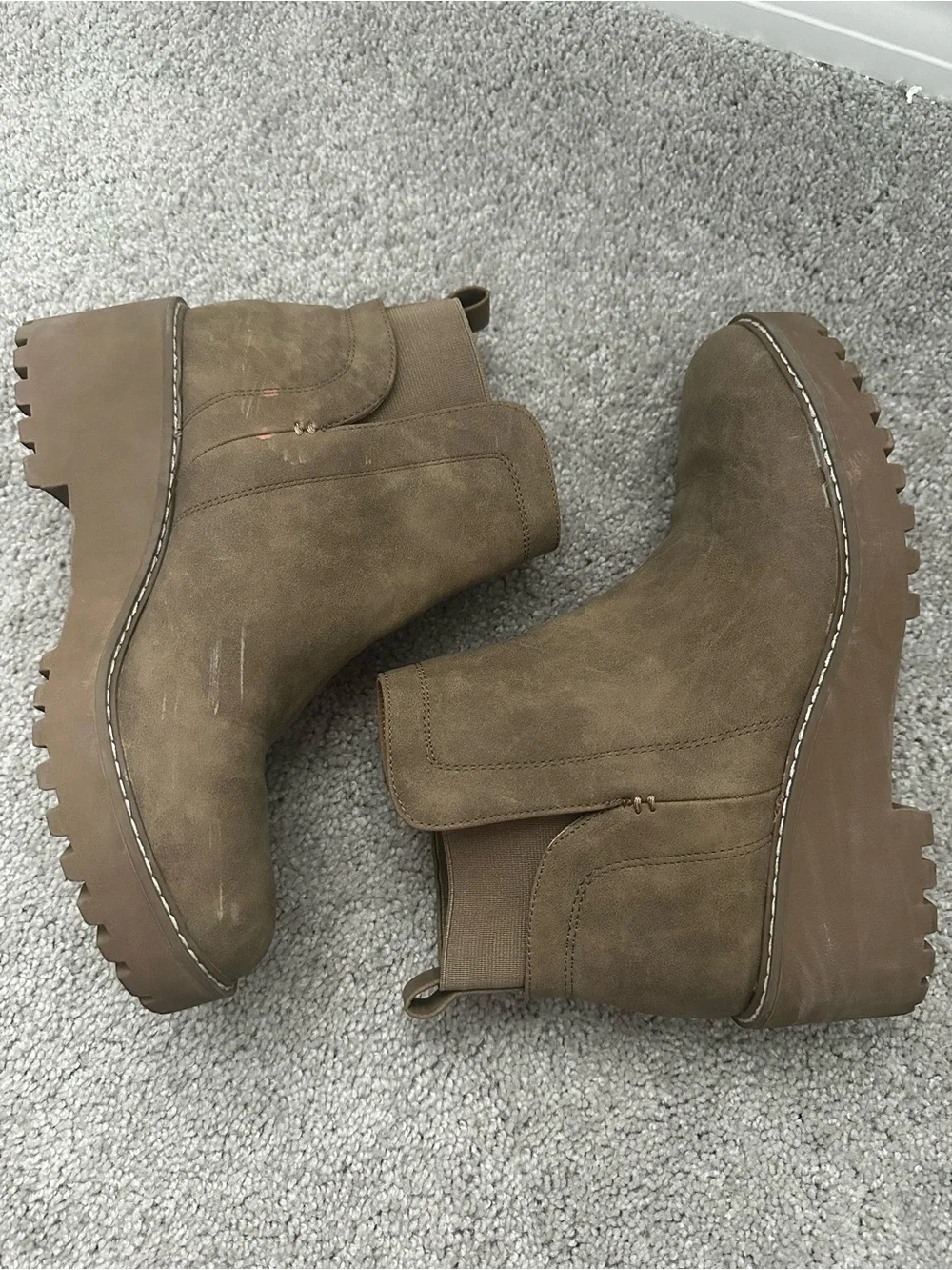 Boots in Taupe